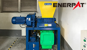 浙江某汽车零部件公司定制塑料桶撕碎机案例