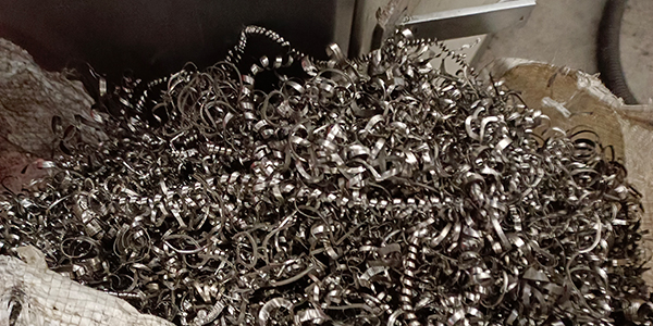 铁刨花回收再利用，选择废旧铁刨花破碎机