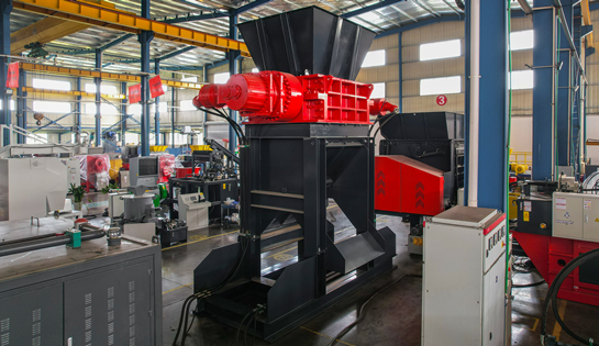 扭矩革命：恩派特双轴液压破碎机破解大体积废钢处理难题