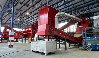 甘肃某报废机动车回收拆解公司定制报废汽车破碎线客户现场