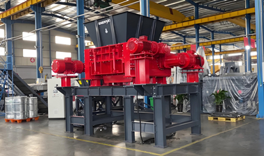 广东某环保再生资源公司定制滤油器破碎线客户现场