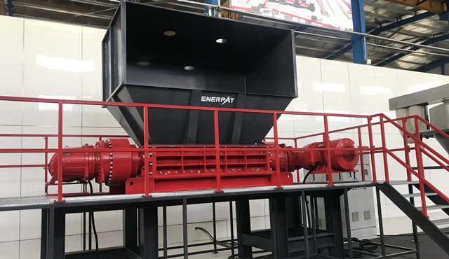 北京某资源再生公司定制废冰箱破碎处理设备案例