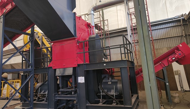 安徽某机动车循环利用公司定制汽车壳体破碎处理设备案例