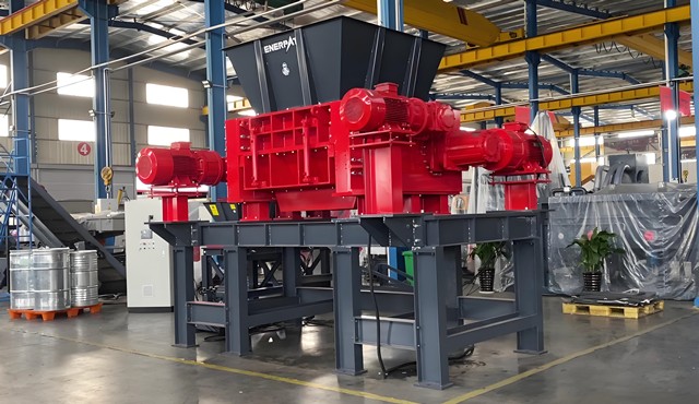 浙江某金属加工公司定制卷状钢屑破碎处理设备案例