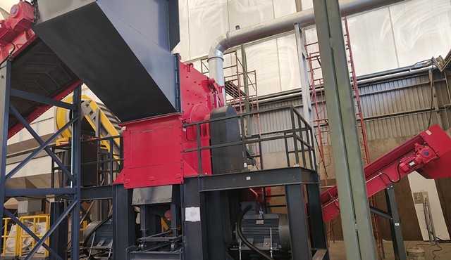 日本-大阪某公司定制压铸铝破碎线客户现场